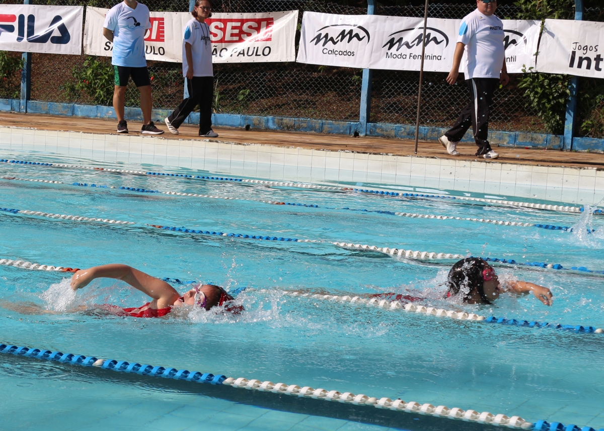 Colégio Gutenberg vence 1ª etapa de natação do 15º Jogos Interescolares MM Calçados