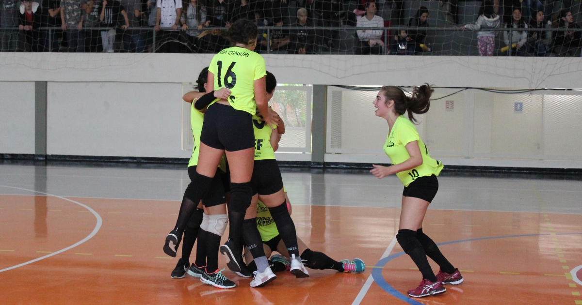 IENEC conquista os campeonatos de vôlei